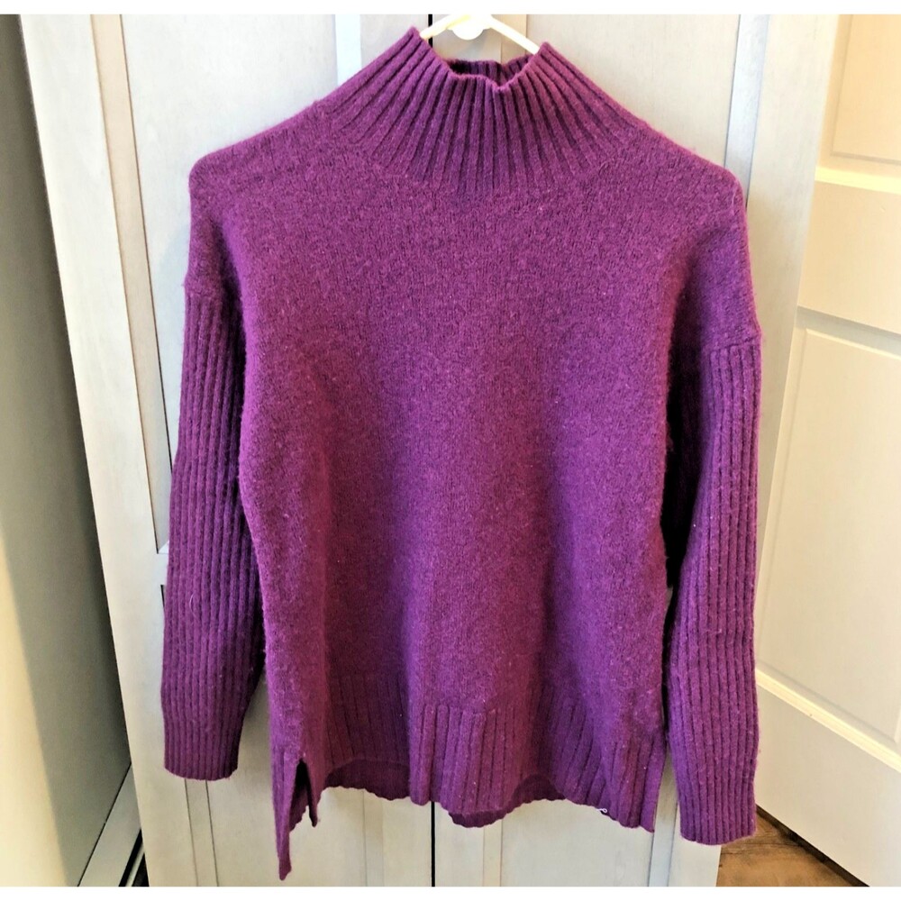L.L. Bean Essential Sweater Women's Size Medium Turtleneck Wool Blend Purple